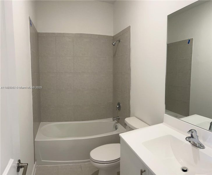 Furnished interior view inside a new home in , Pembroke Pines (Image 12).