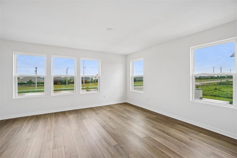 Spacious, unfurnished interior of a new home in Twin Oaks, Zephyrhills (Image 28).