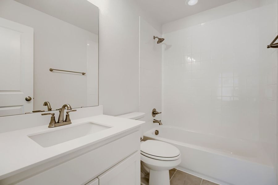 2216 Ten Mile - Full Bathroom 2216 Ten Mile - Full Bathroom