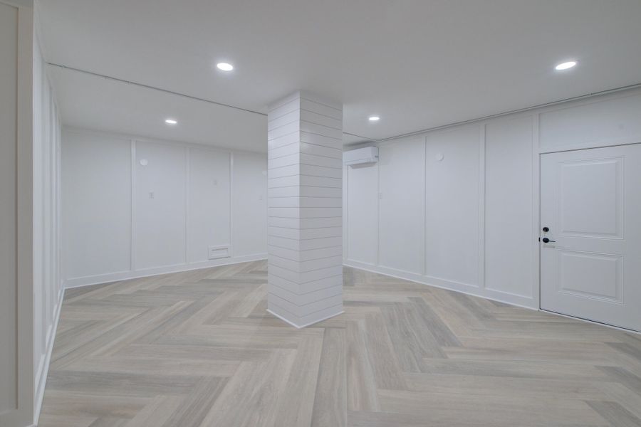 Spacious, unfurnished interior of a new home in Daniel Island Park, Charleston (Image 72).