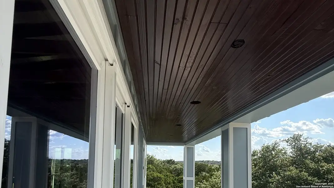 Image 8 of a home in . Image 8 of a home in .