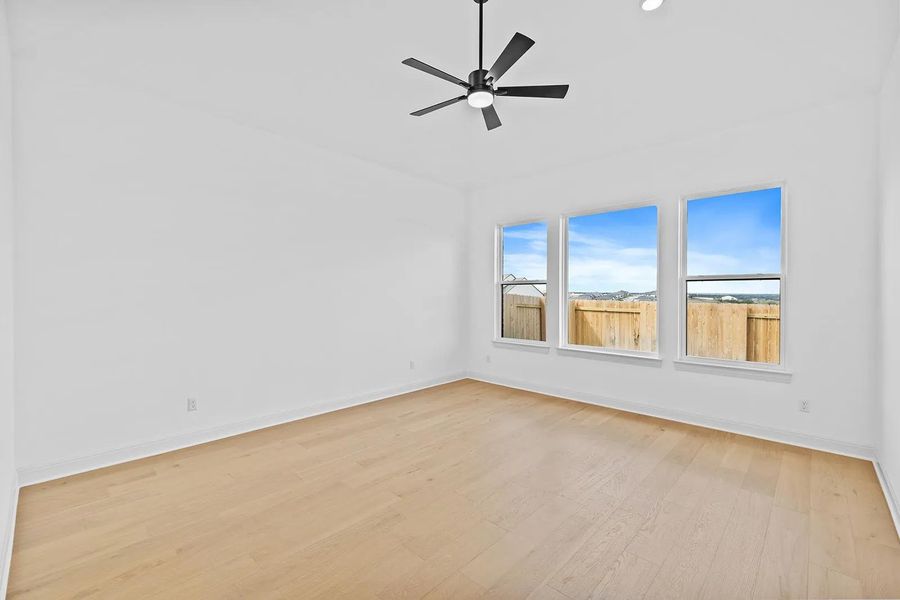 Elliot B primary suite