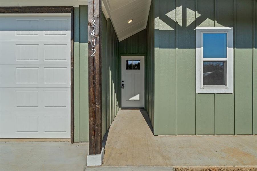 Exterior details and patio area of a home in , Granbury (Image 28).