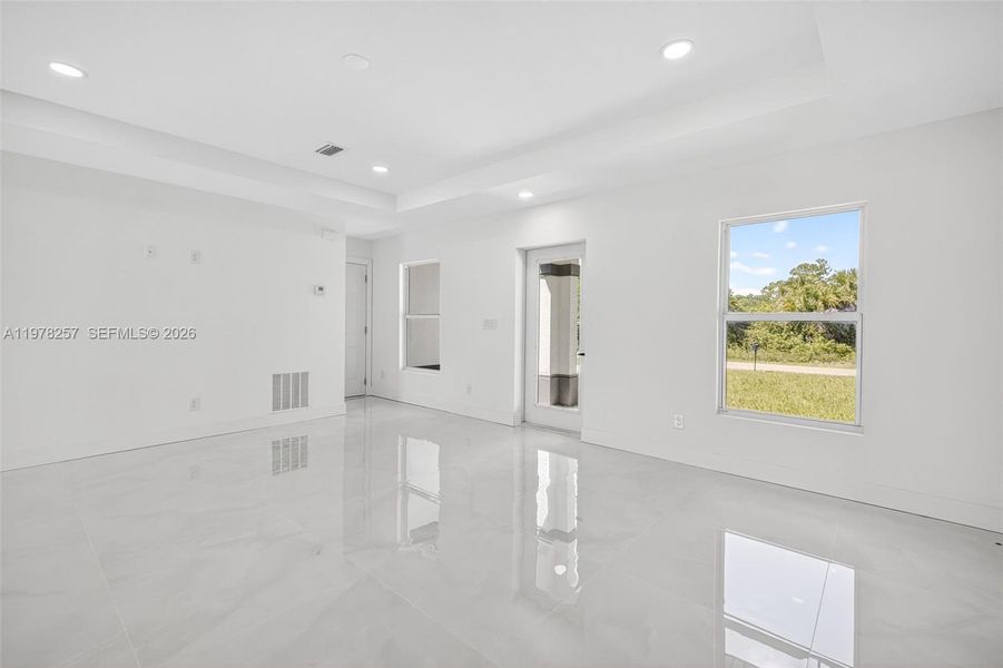 Spacious, unfurnished interior of a new home in , Lehigh Acres (Image 19).