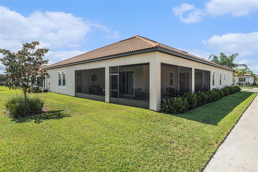 Exterior details and patio area of a home in , Wimauma (Image 22).