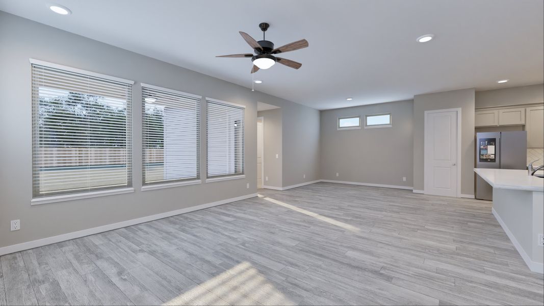Representative unfurnished interior of a home built from the Hampton by Tricoast Homes in Summer Place  35', Montgomery (Image 23).