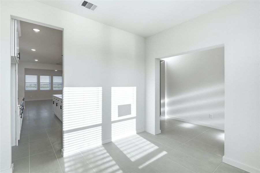 Spacious, unfurnished interior of a new home in Foxtail Palms, Manvel (Image 31).