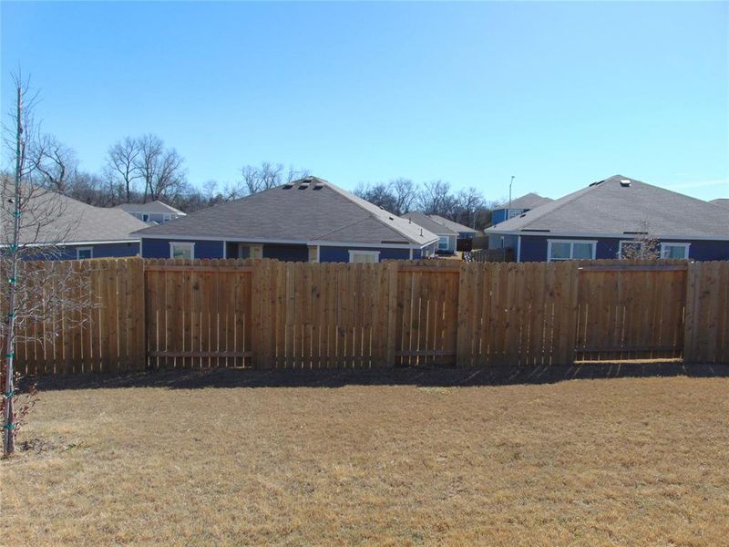 Exterior details and patio area of a home in College Park, Dallas (Image 4).