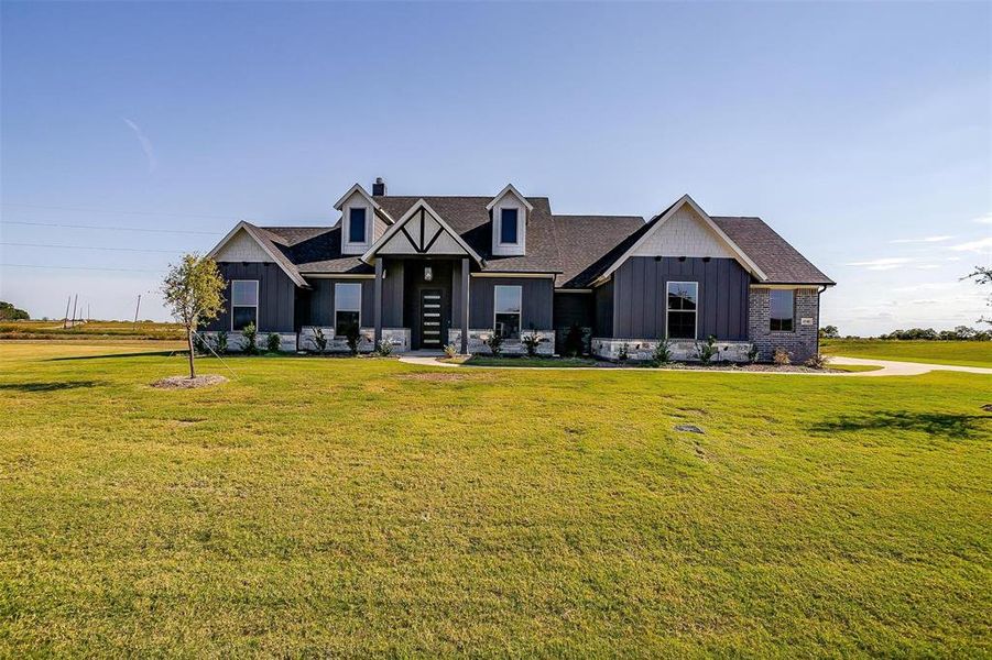 View of front of house featuring a front lawn