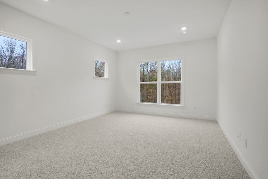 Spacious, unfurnished interior of a new home in Forest Creek, Waxhaw (Image 65).