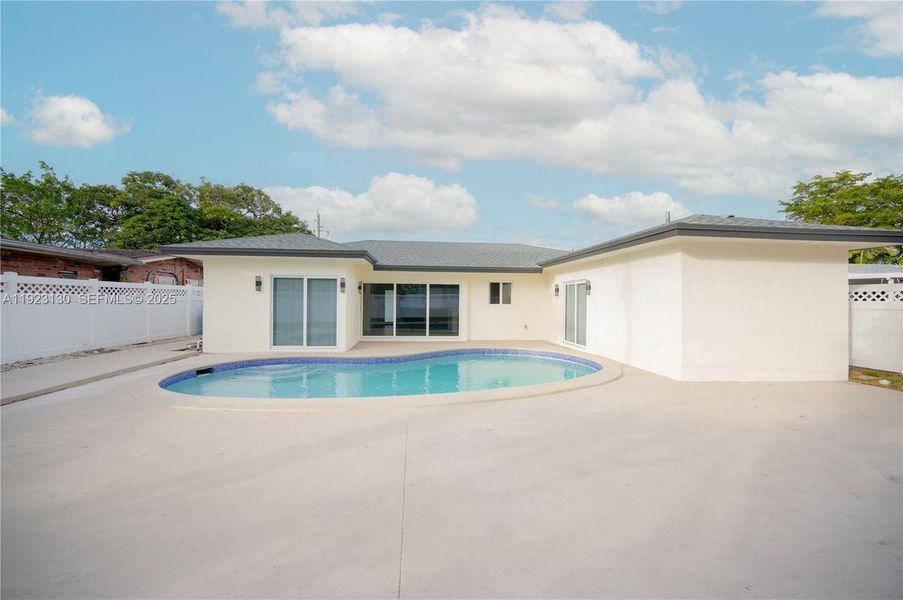 Exterior details and patio area of a home in , Miramar (Image 24).