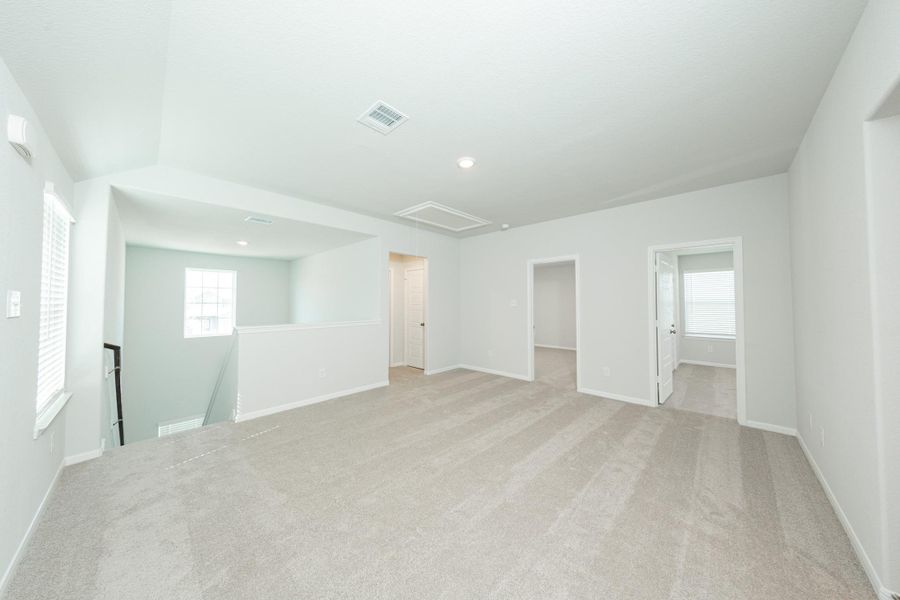 Spacious, unfurnished interior of a new home in Bammel Oaks, Houston (Image 14).