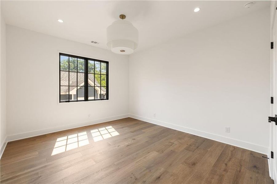 Spacious, unfurnished interior of a new home in , Atlanta (Image 19).