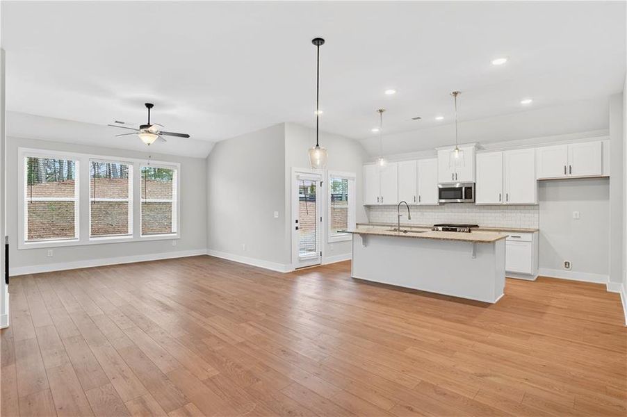 Spacious, unfurnished interior of a new home in The Fairways at Mirror Lake, Villa Rica (Image 15).
