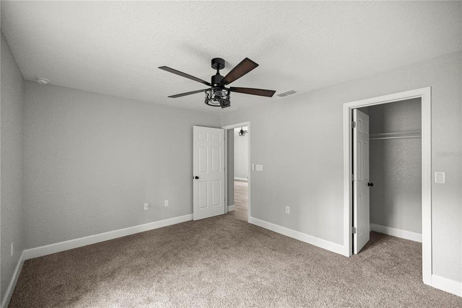 Spacious, unfurnished interior of a new home in , Ocala (Image 27).