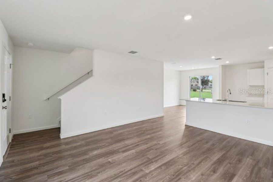 Spacious, unfurnished interior of a new home in Palm Bay Classic, Palm Bay (Image 8).