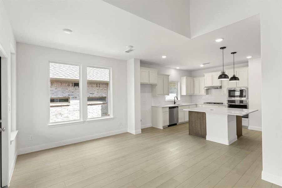 10. 5621 Burford - Dining