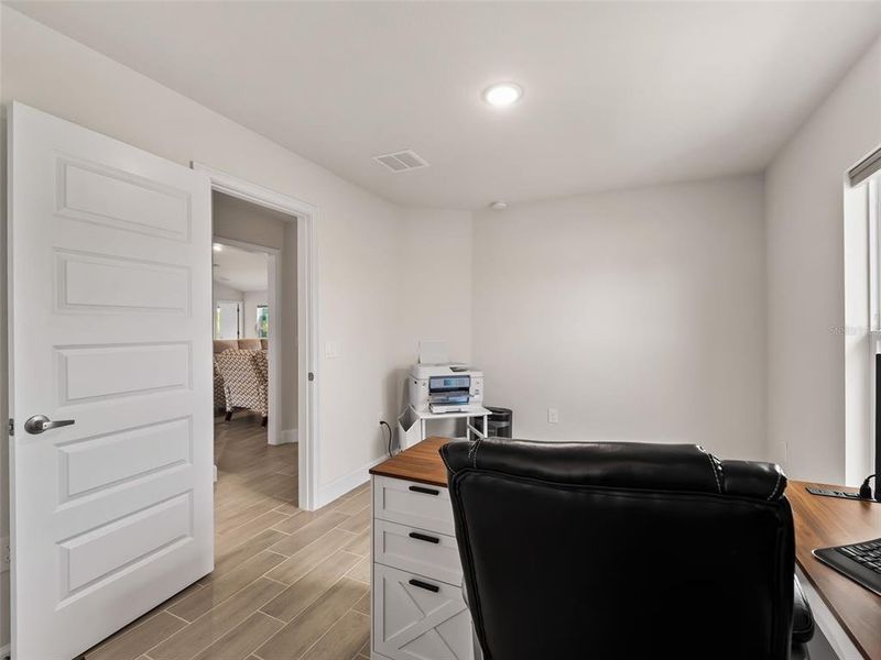 Furnished interior view inside a new home in Port Charlotte, Port Charlotte (Image 8).