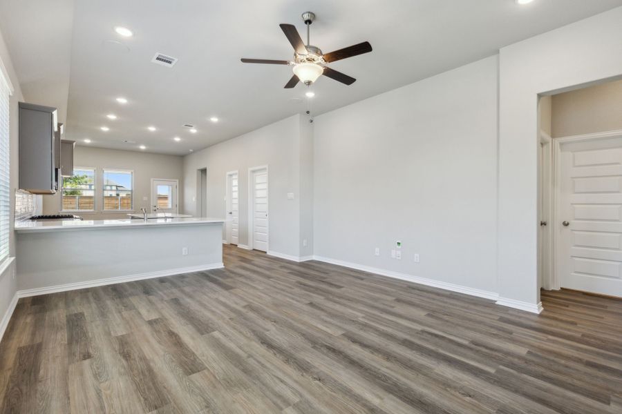 Spacious, unfurnished interior of a new home in Solterra Texas, Mesquite (Image 8).