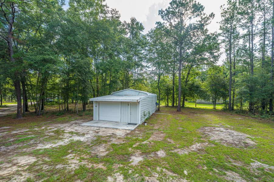 Exterior details and patio area of a home in , Walterboro (Image 29).