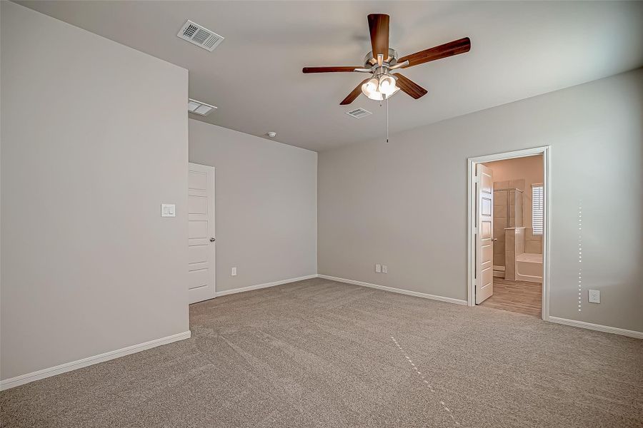 Spacious, unfurnished interior of a new home in Lago Mar, Texas City (Image 17). Spacious, unfurnished interior of a new home in Lago Mar, Texas City (Image 17).