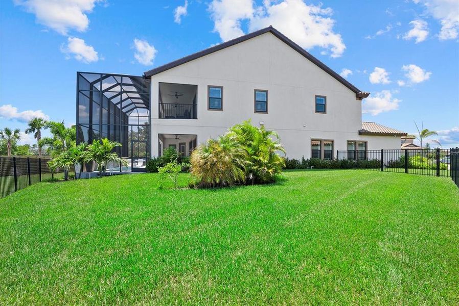 Exterior details and patio area of a home in Crosswind Ranch, Parrish (Image 33).