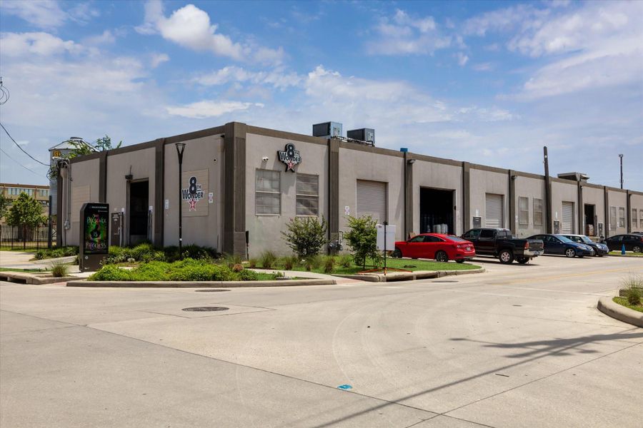 8th Wonder Brewery brings a true Houston vibe with handcrafted beers, rotating food trucks, and an outdoor space filled with art and community spirit.