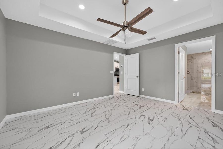 Spacious, unfurnished interior of a new home in , Ocklawaha (Image 20).