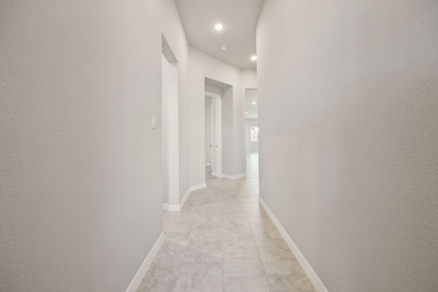 Spacious, unfurnished interior of a new home in Summer Crest, Fort Worth (Image 14).