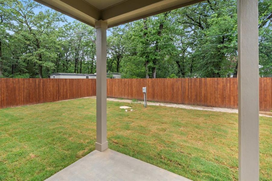 Exterior details and patio area of a home in , Mabank (Image 3).