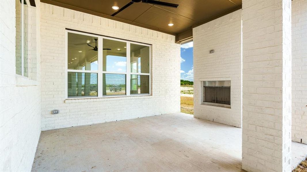 View of terrace with ceiling fan