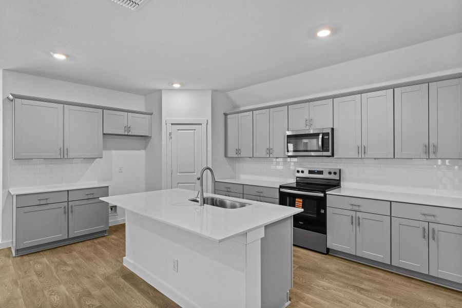 Furnished interior view inside a new home in Sonoma Oaks, Fredericksburg (Image 12).