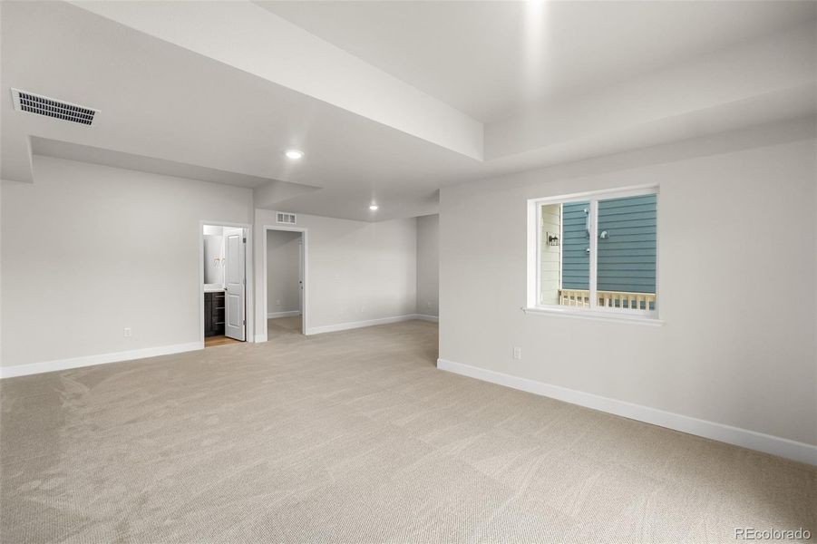 Spacious, unfurnished interior of a new home in , Castle Rock (Image 27).