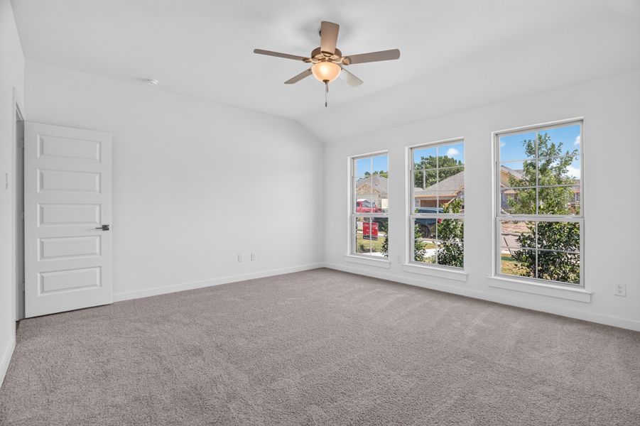 Spacious, unfurnished interior of a new home in Trail Creek, Cleburne (Image 48).