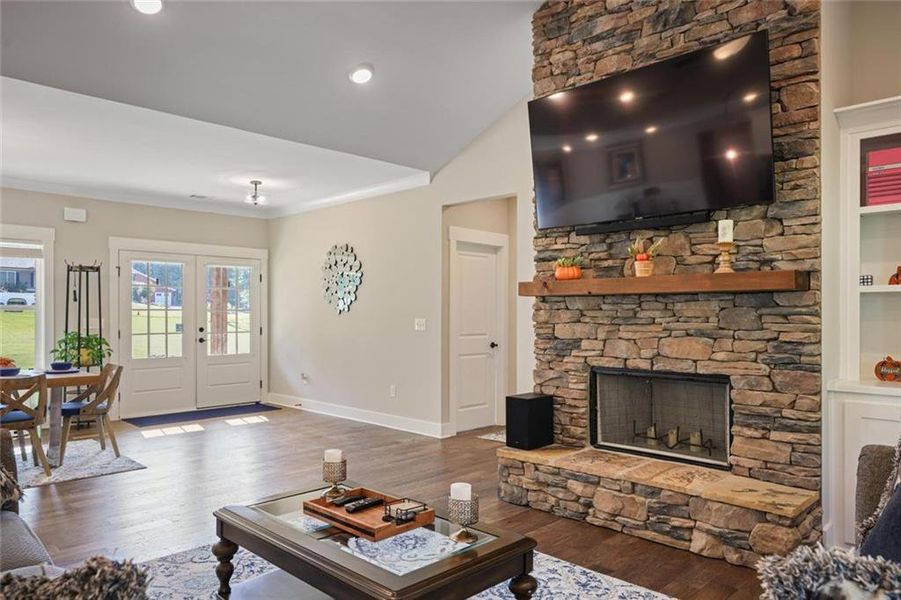 Furnished interior view inside a new home in , Dallas (Image 15).