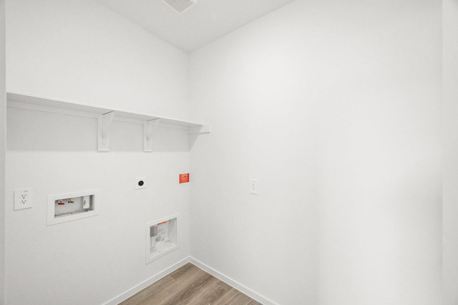 Spacious, unfurnished interior of a new home in Grand Pines, Magnolia (Image 23).