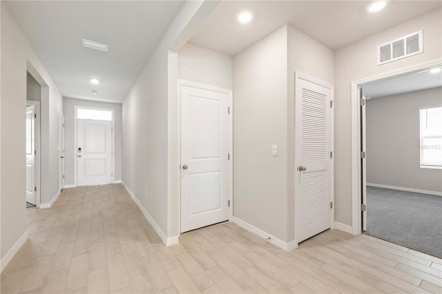 Spacious, unfurnished interior of a new home in Seagrass, Punta Gorda (Image 9).