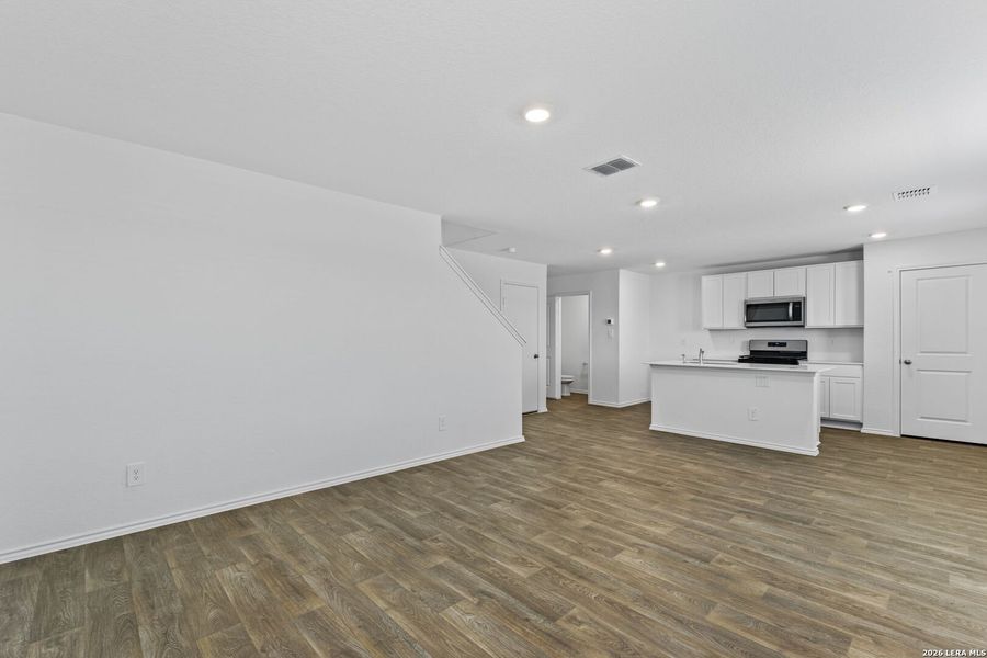 Spacious, unfurnished interior of a new home in Preserve at Medina, Von Ormy (Image 12).