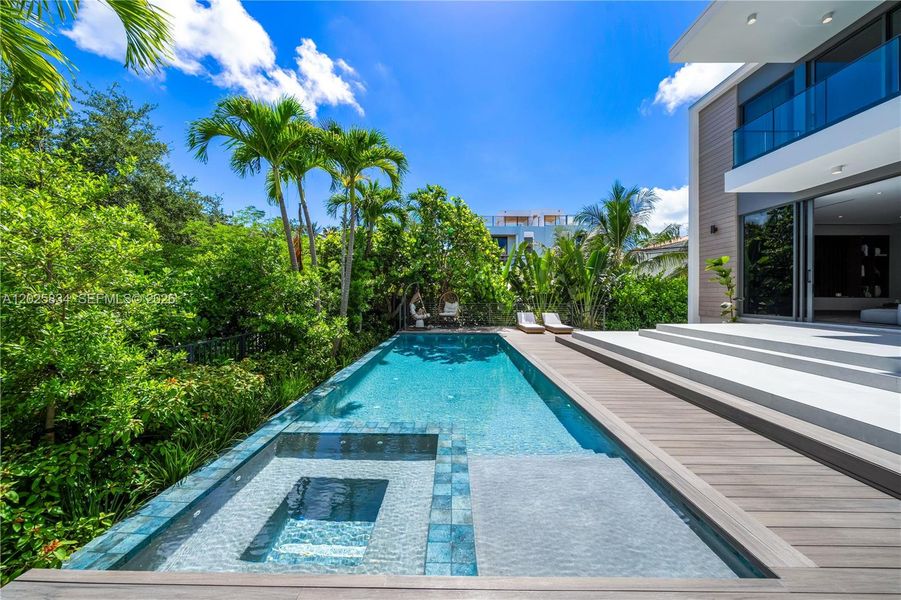 Exterior details and patio area of a home in , Key Biscayne (Image 28).