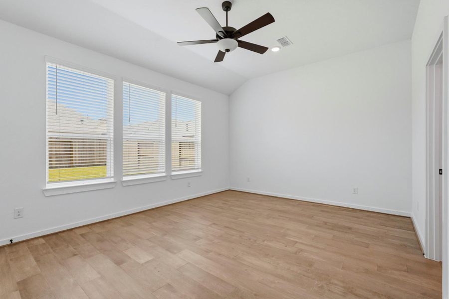 Spacious Sanctuary Offering Comfort, Privacy, And Relaxation