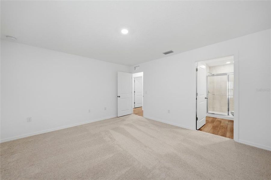 Spacious, unfurnished interior of a new home in , Port Charlotte (Image 22).
