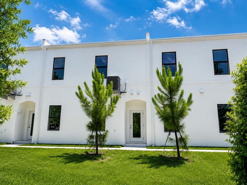 Exterior details and patio area of a home in , Tampa (Image 4).