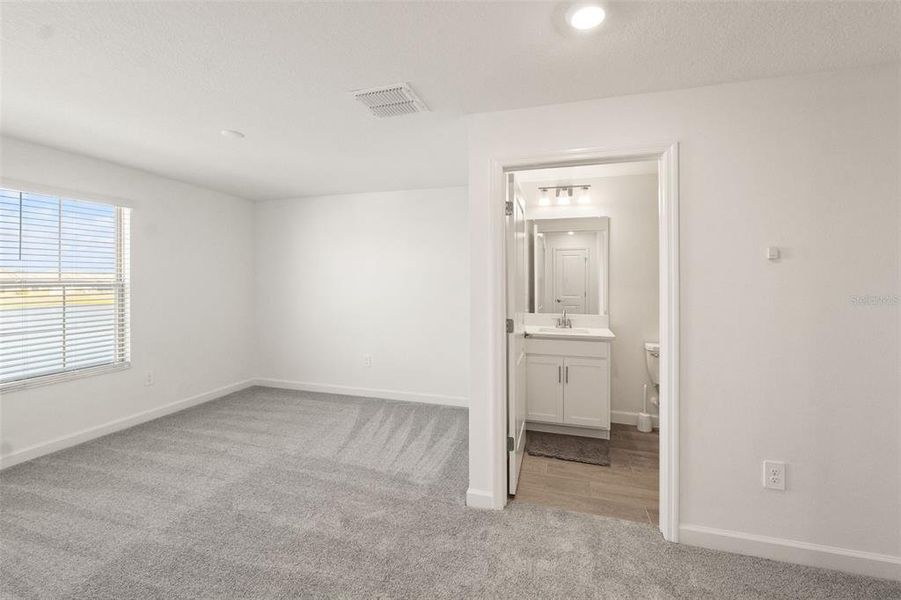 Spacious, unfurnished interior of a new home in Southshore Bay Active Adult, Wimauma (Image 17).