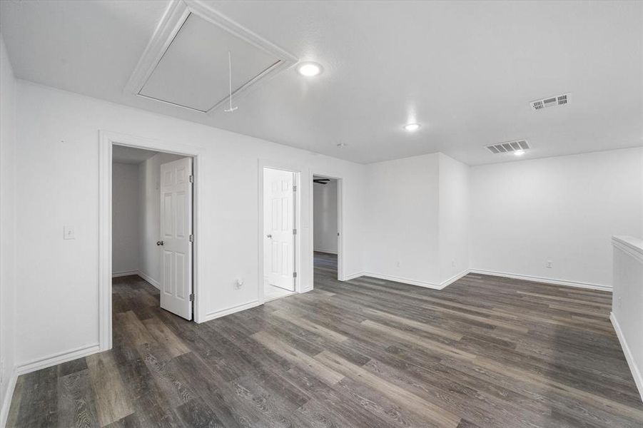 Spacious, unfurnished interior of a new home in , Corsicana (Image 21).