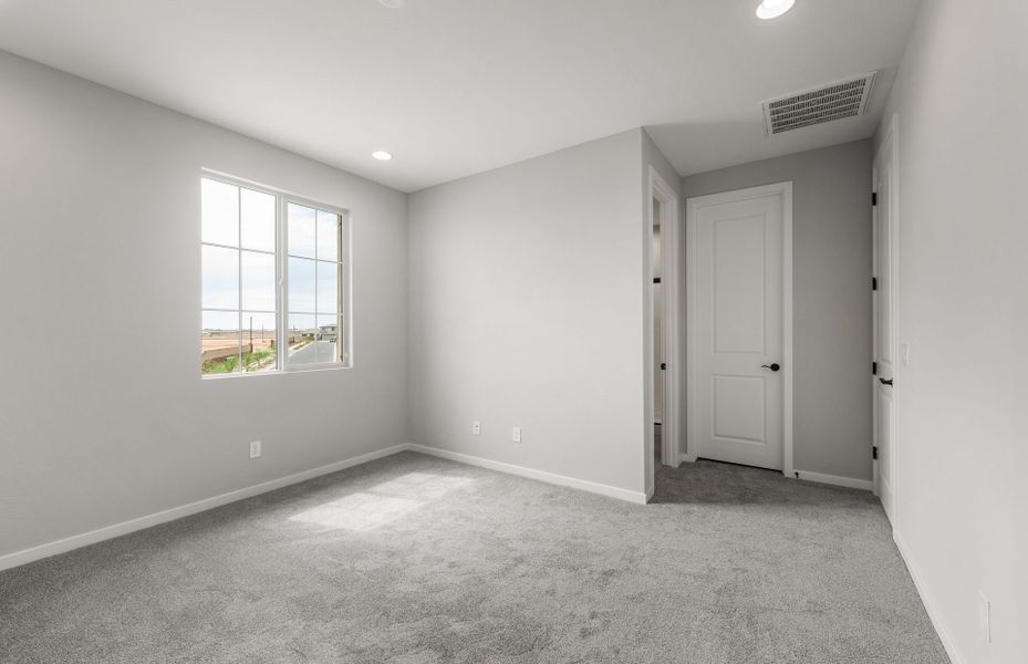 Spacious, unfurnished interior of a new home in Artisan at Asante, Surprise (Image 24).