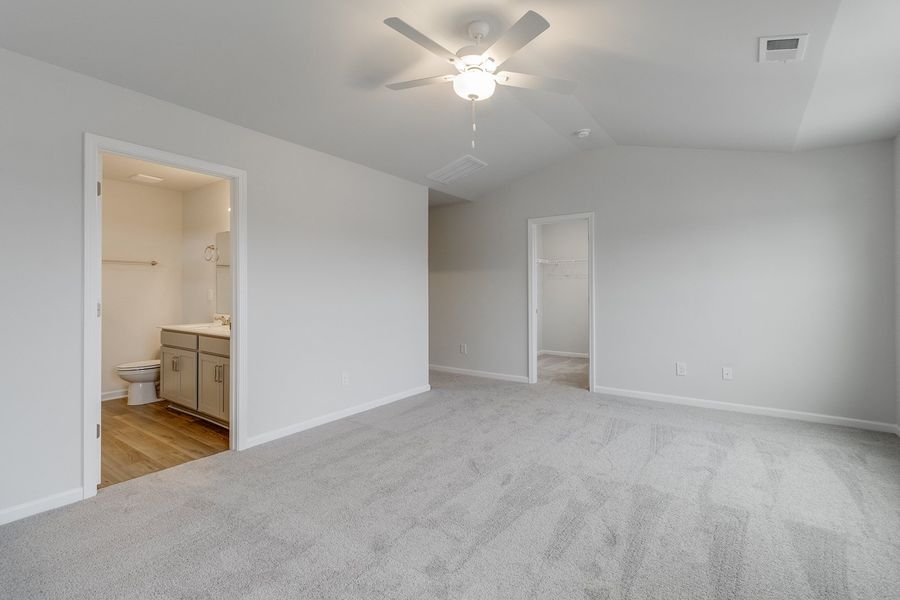 Spacious, unfurnished interior of a new home in Winston Point, Gilbert (Image 26).