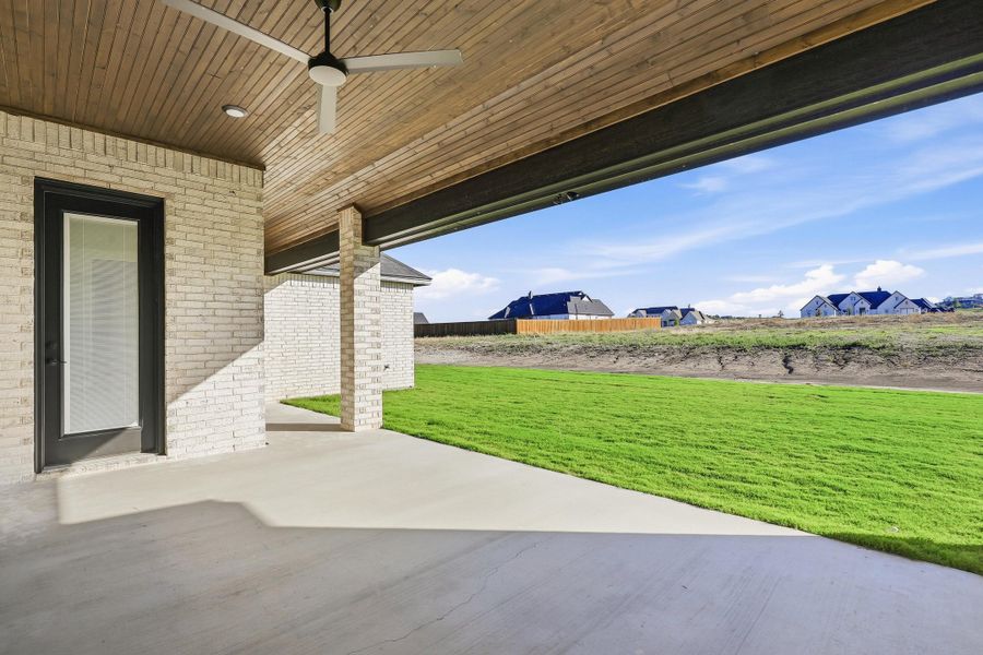 Exterior details and patio area of a home in Aledo Heights - Aledo ISD, Aledo (Image 26).