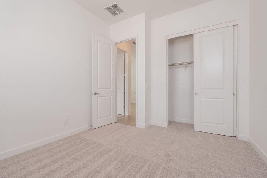 Spacious, unfurnished interior of a new home in Abel Ranch, Goodyear (Image 17).