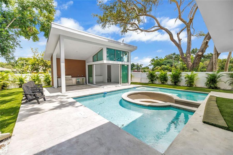Front exterior of a new home in , Sarasota, FL, highlighting curb appeal (Image 21).