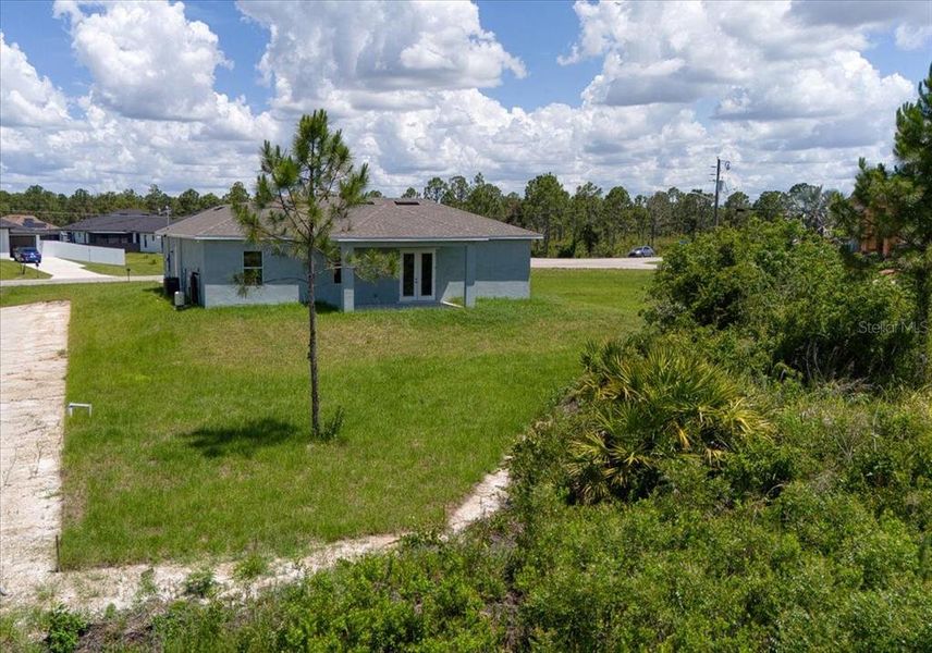 Exterior details and patio area of a home in , Lehigh Acres (Image 27).